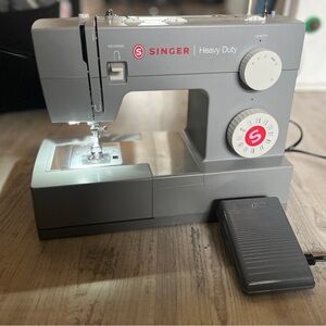 Singer Heavy Duty Sewing Machine